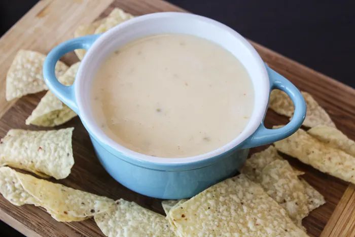 How many calories are in chips and queso from a Mexican restaurant