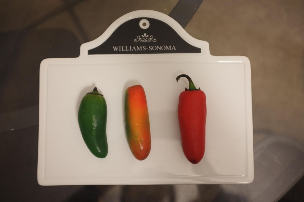 How long does it take for jalapenos to turn red