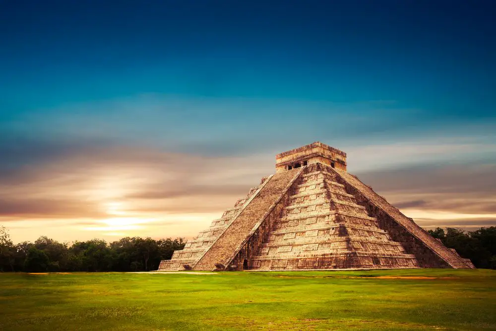 What resort town on Mexico's Yucatan Peninsula and noted for its ancient Mayan ruins